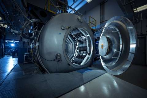 Electric Propulsion Chamber